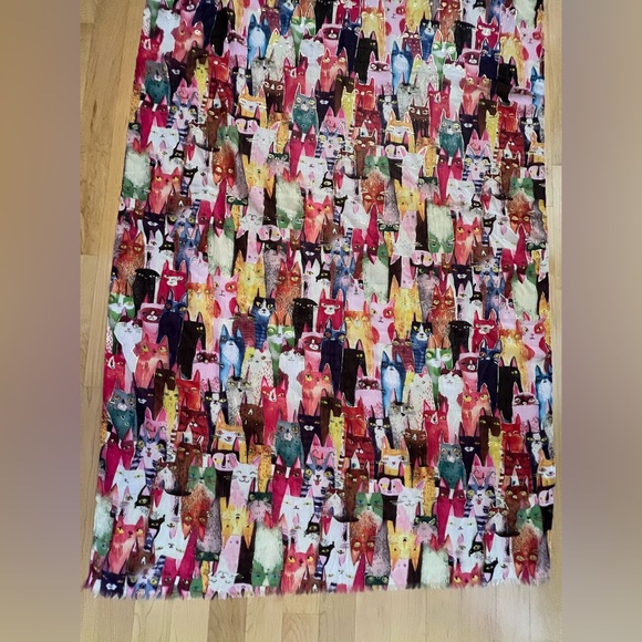 🐈‍⬛🌟Fantastic Cats Ensemble Scarf Oulined in Metallic Gold | 29”W x 70”L - Picture 11 of 17